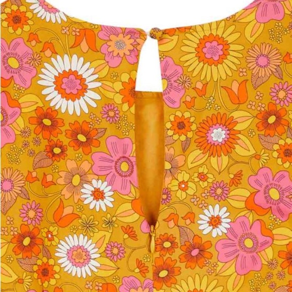 Joanie Clothing Retro Floral Dress with Pockets - Picture 5 of 12